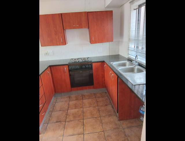 1 BEDROOM APARTMENT TO LET IN DARRENWOOD